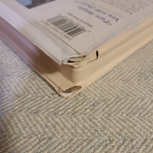 Free Willy VHS - Picture 6 of 11